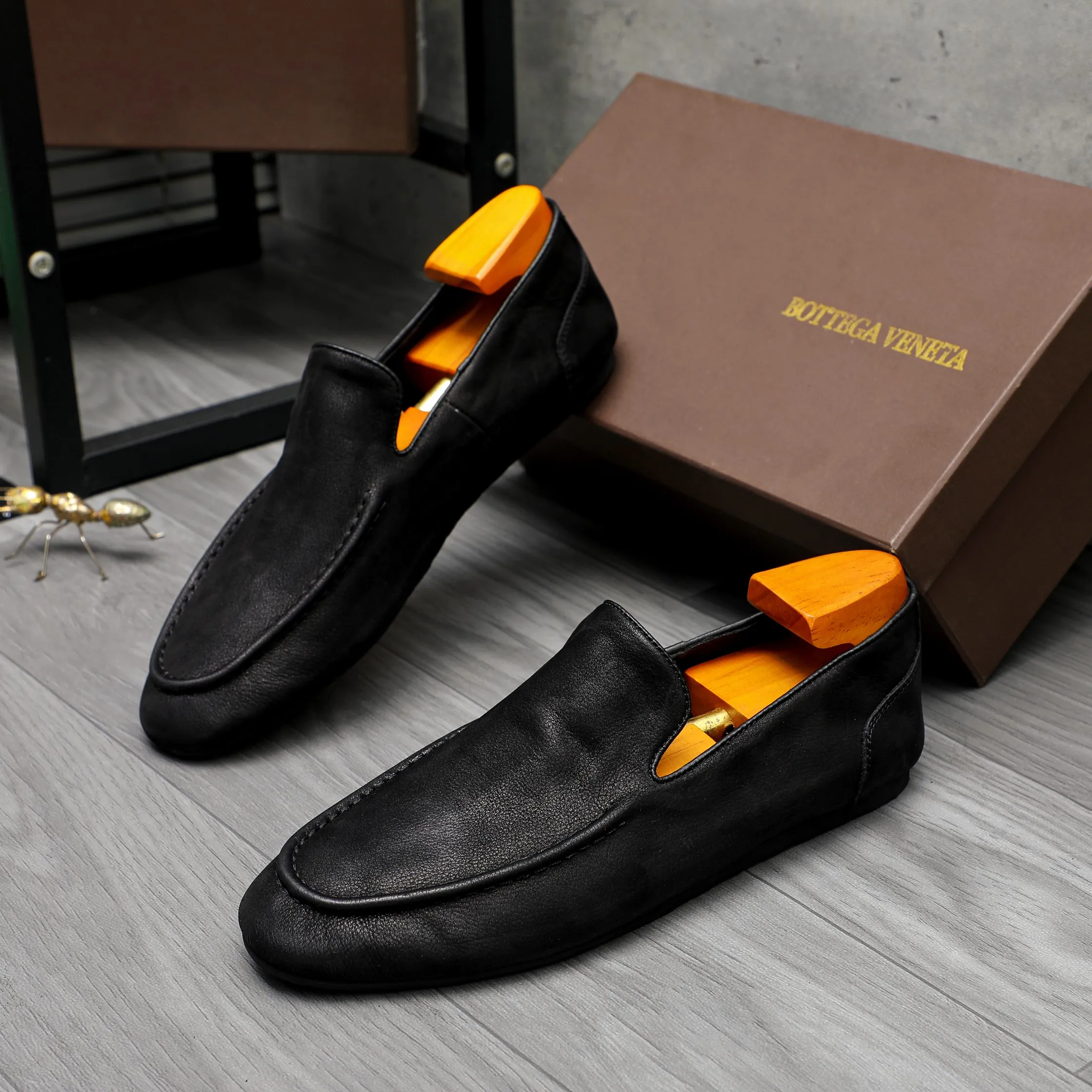 Men's shoes 💰460 Product trademark: BV "Bottega Veneta" soft leather men's shoes Regular size: 39-45 Product materials: Selected high-quality pebbled cowhide upper, cowhide lining, original outsole